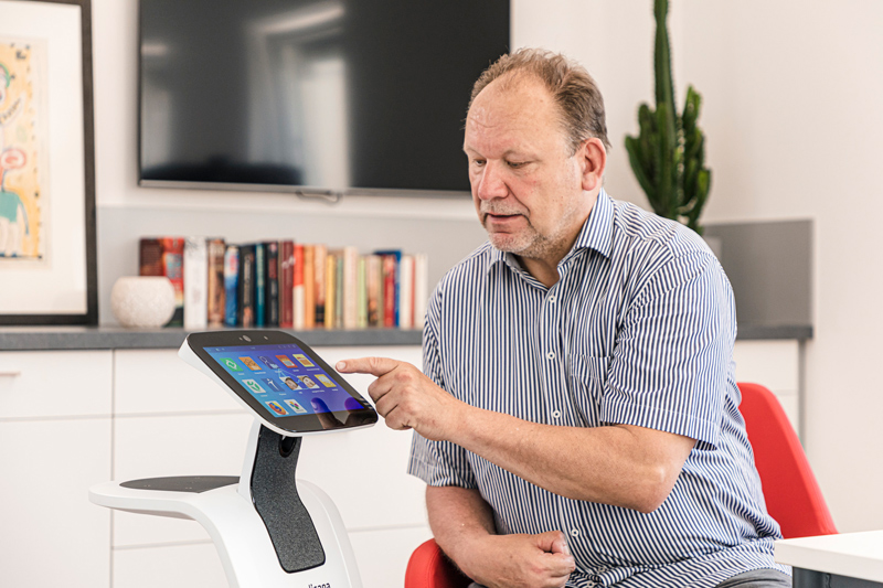 Technische Assistenzsysteme für die Pflege und Therapie